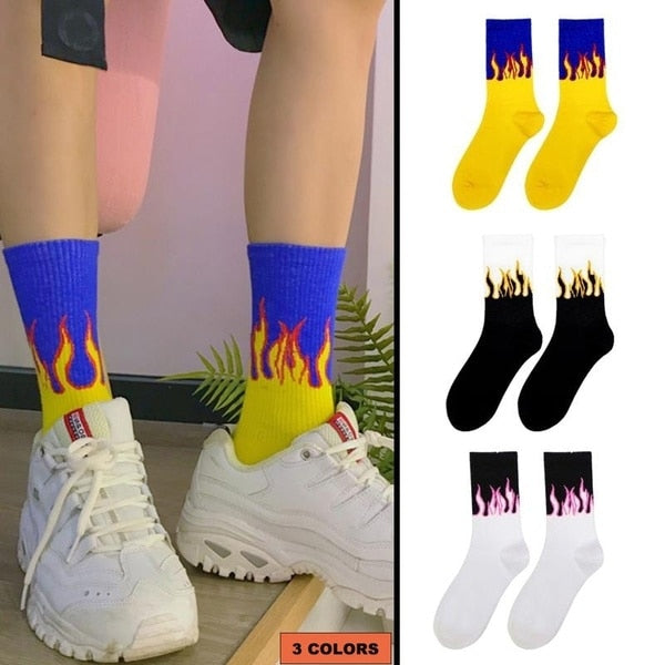 Fashion unisex street style with fire socks fun flame pattern skateboard hip hop man cotton socks happy woman long socks