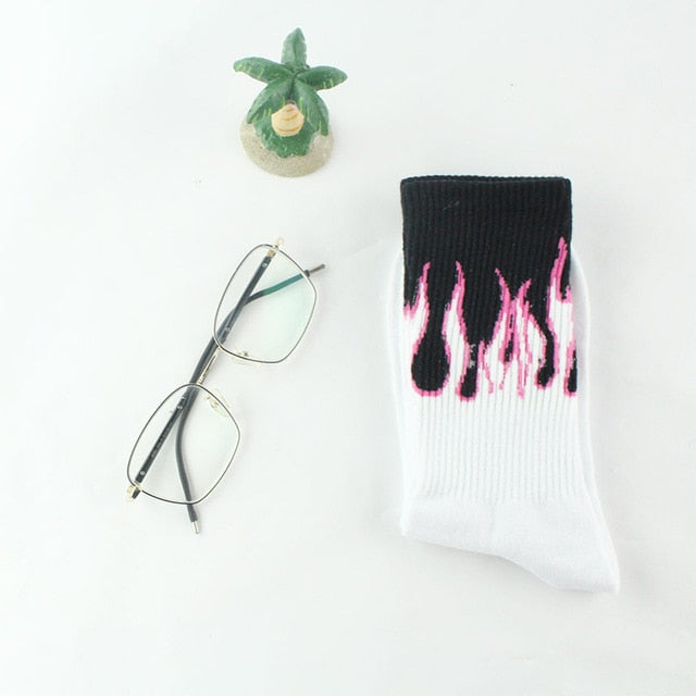 Fashion unisex street style with fire socks fun flame pattern skateboard hip hop man cotton socks happy woman long socks